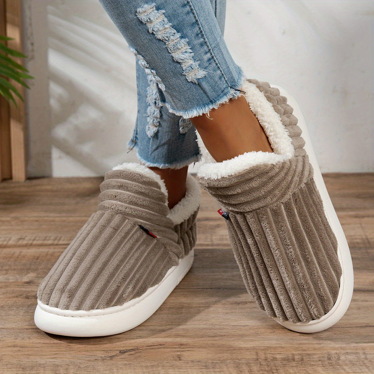 Yves Paris | Chaussons en peluche